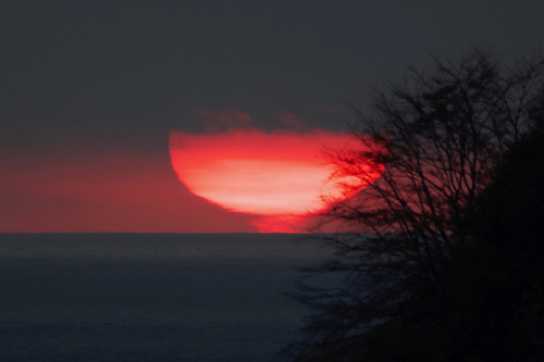 12 November 2022 - 07:27:33

---------------------------
Sunrise over the sea from Dartmouth